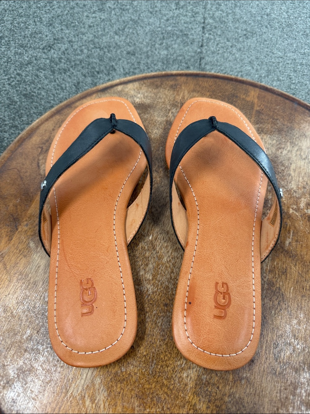UGG Sandals Wm 8 Carey Black Leather Thong Flip Flops Summer Vacation - Picture 5 of 12